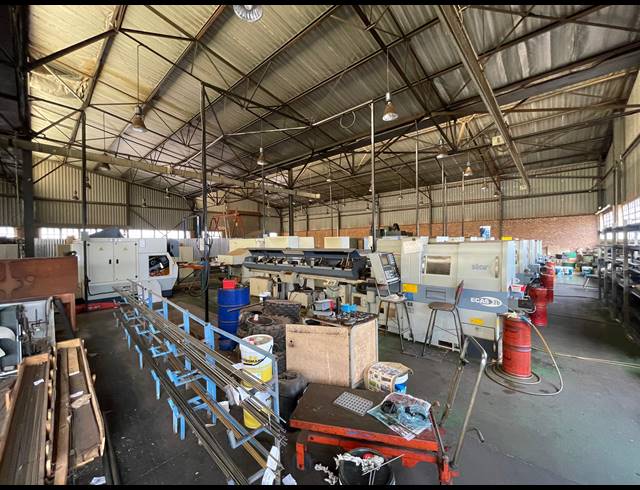 2,200M² WAREHOUSE FOR SALE IN CHLOORKOP